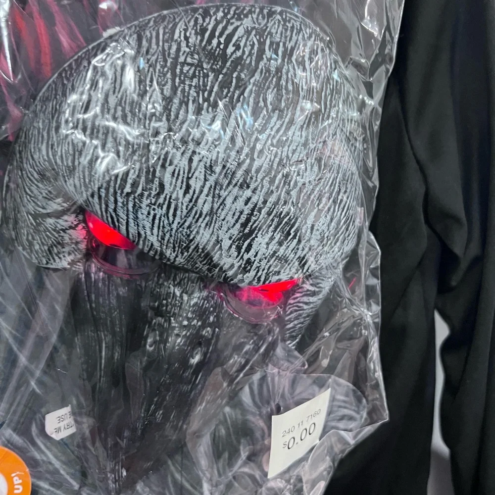 Hyde and Eek Boys Raven Light up Mask Size Large